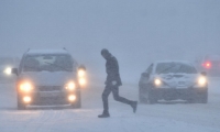 عاصفة ثلجية تشل حركة الطيران والمواصلات في موسكو